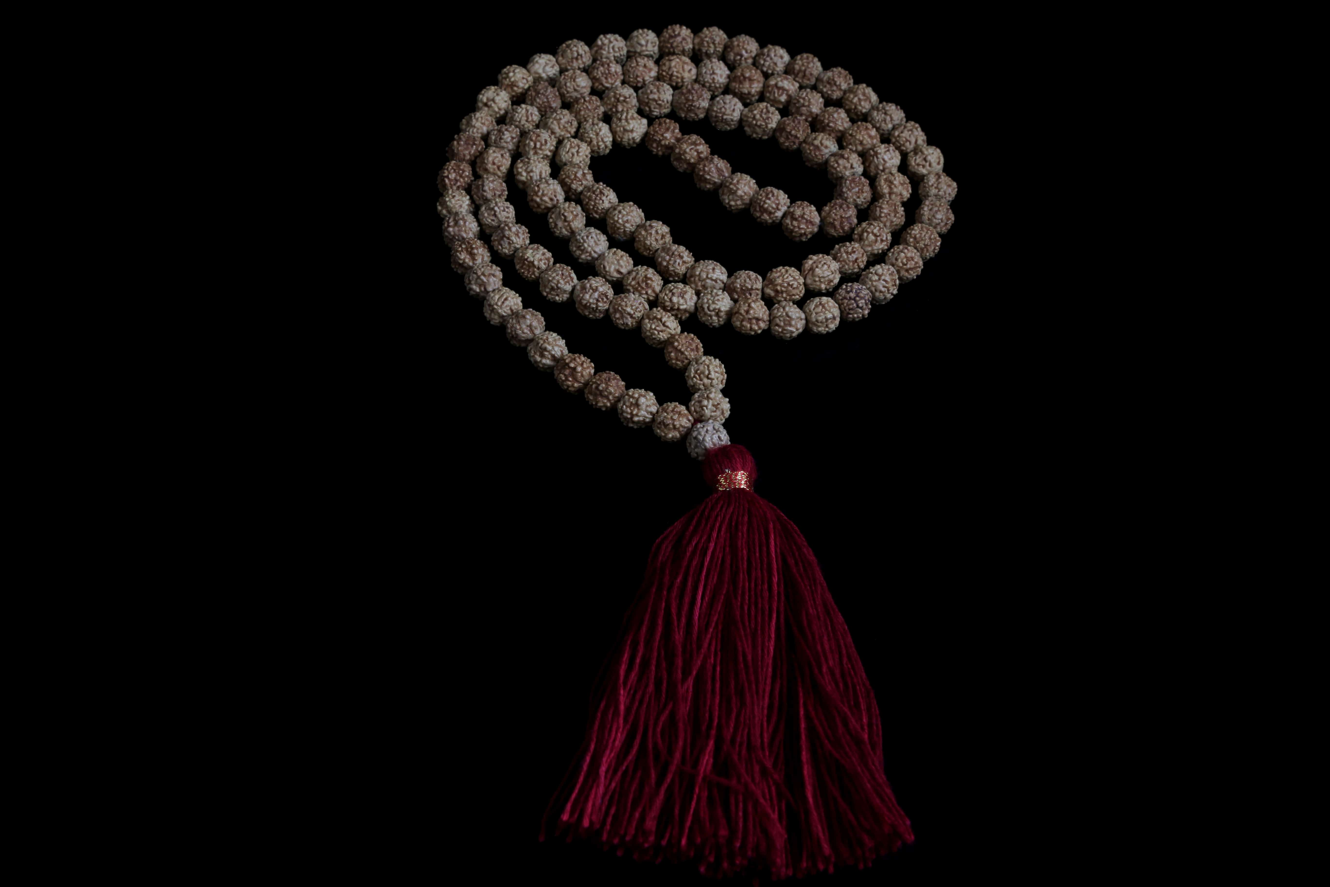 Rudraksha pompon rouge