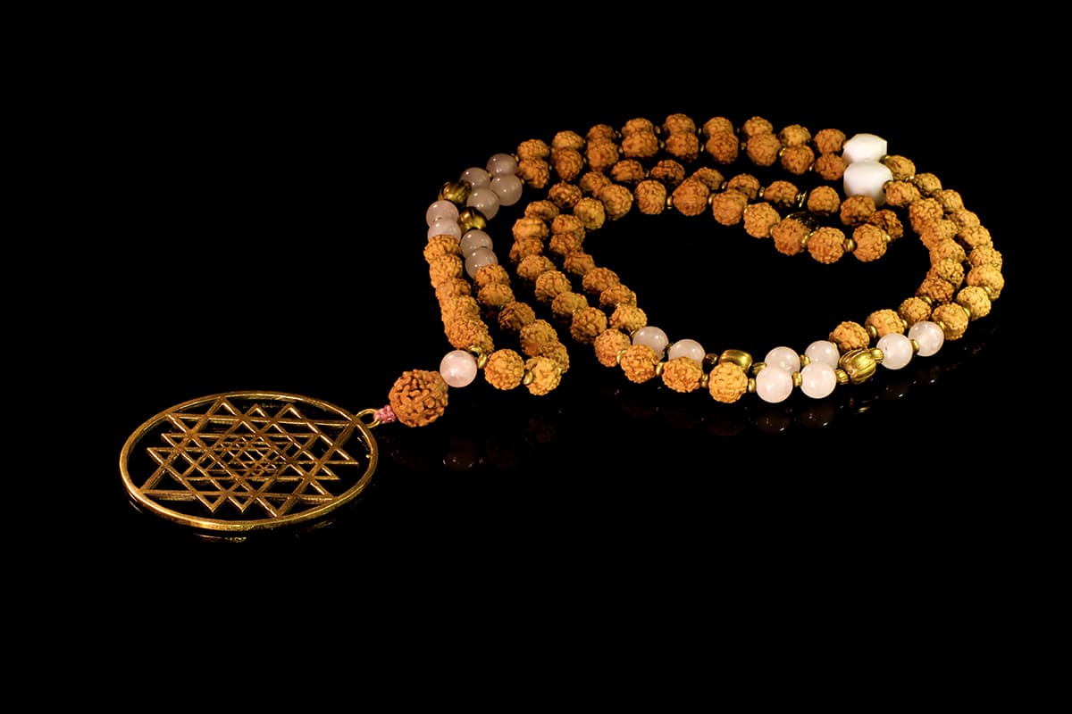 Sriyantra rudraksha et quartz rose